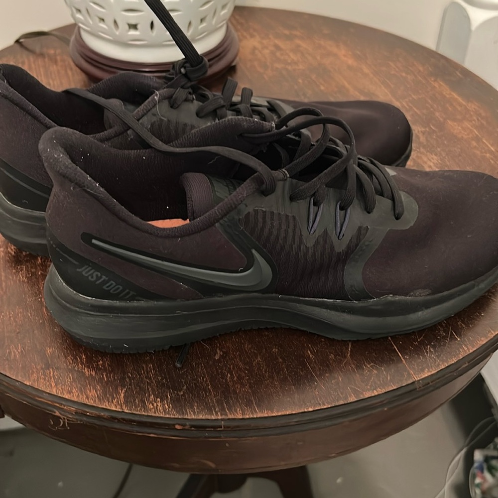 Nike black size 8